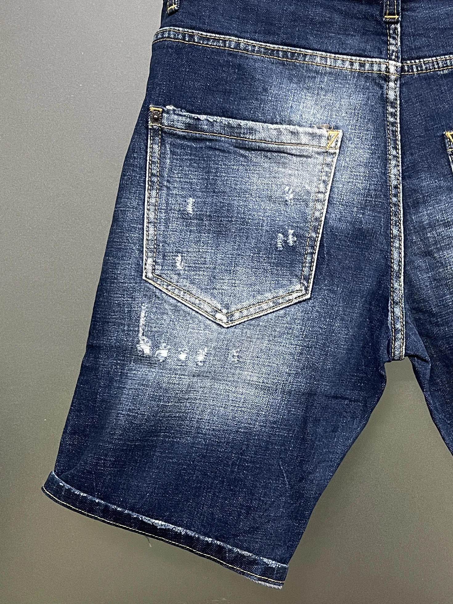 2024 Spring/Summer New D2 Jeans Trendy Men's Washed Letter Printing Slim Fit Micro Elastic Casual Black Denim Shorts