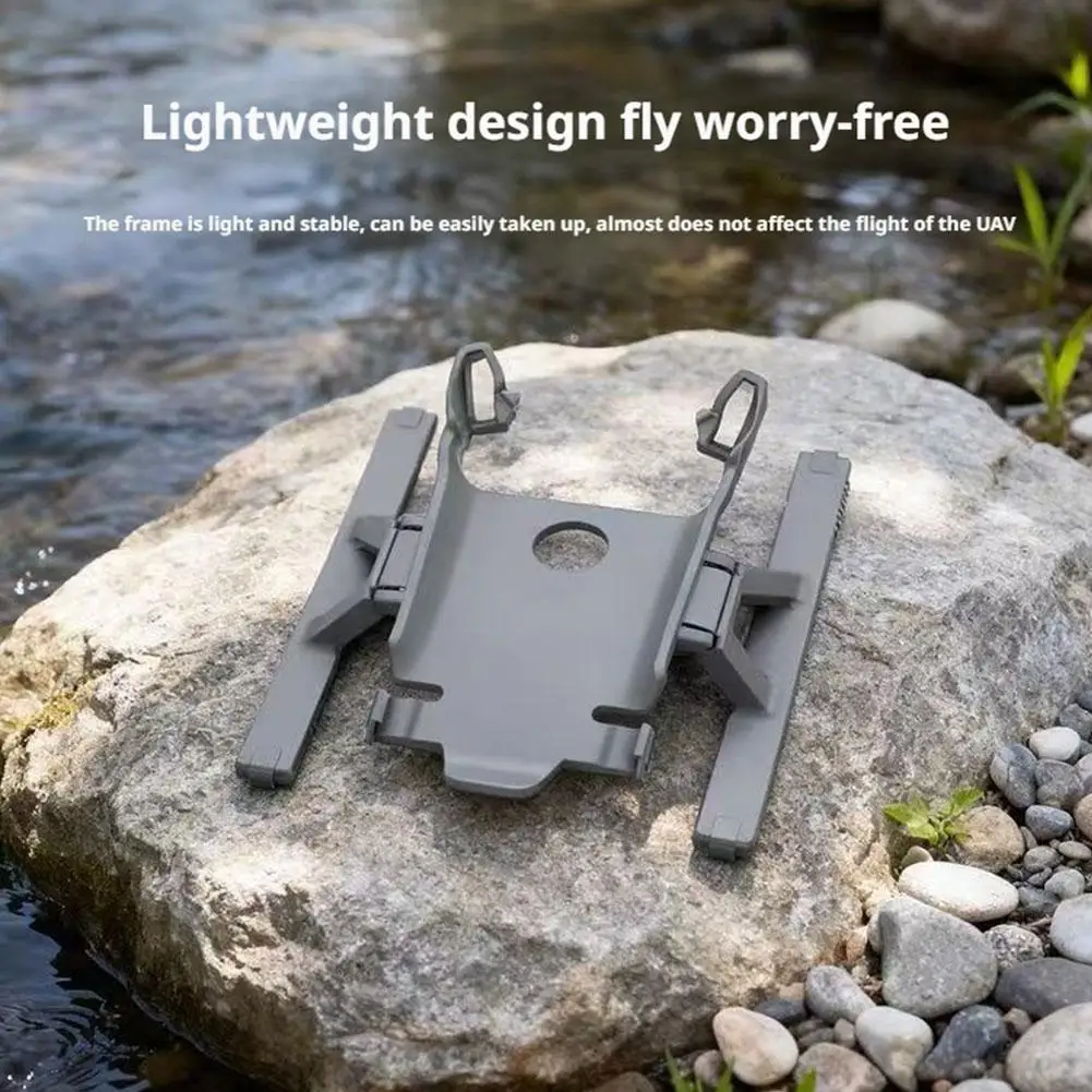 Drone DJI Mini 5 Pro installé sur le support réglable, protection anti-rayures visible en gris