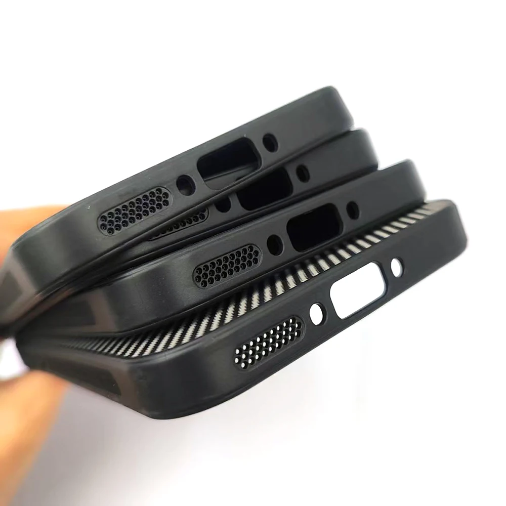 Luxury Magnetic Carbon Fiber Phone Case with Matte Protection