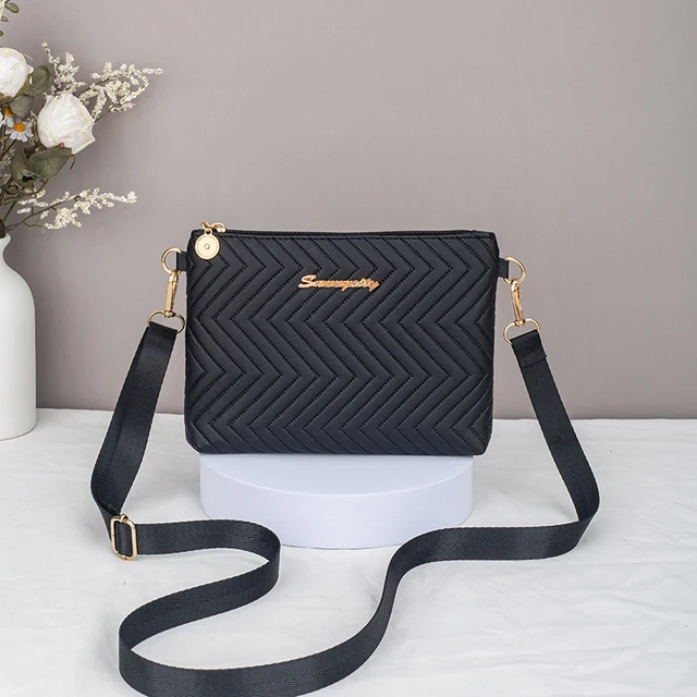 Casual and elegant herringbone patterned S-shaped shoulder bag, makeup bag, solid color vertical version, water ripple crossbody