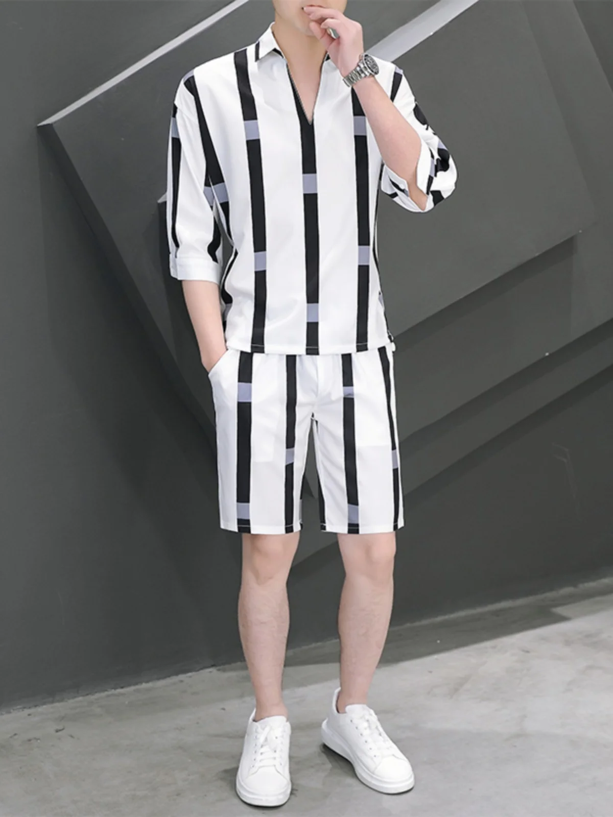 

2024 Korean Style New Men Striped Contrast Color Sets Short Sleeved Shirts Shorts Fashion Street Hot Selling Two-piece Sets W68