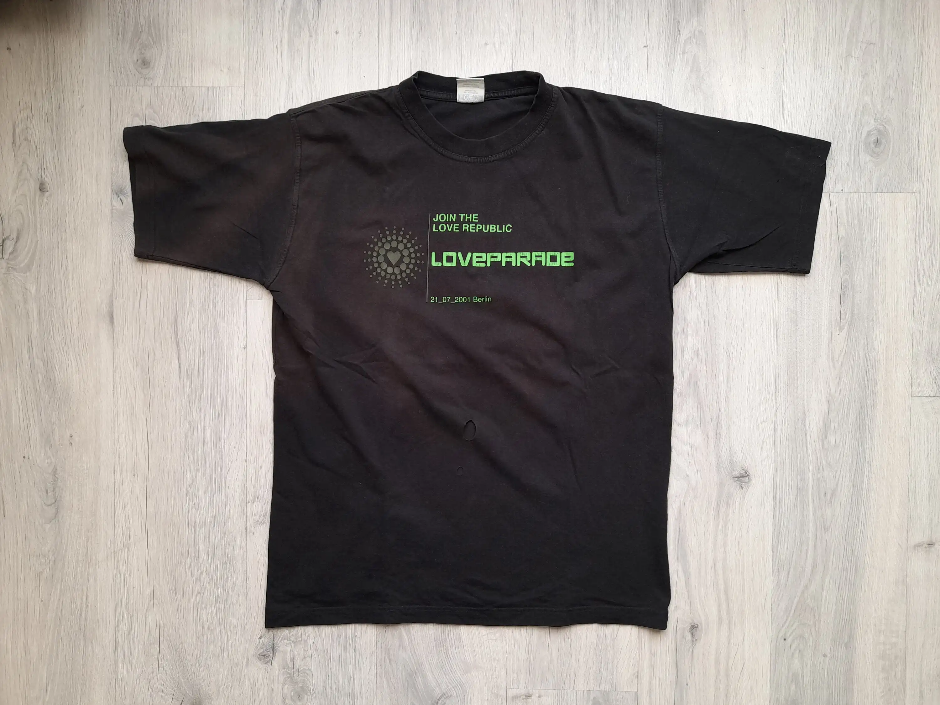 Футболка с надписью «The loveпарад Берлина»