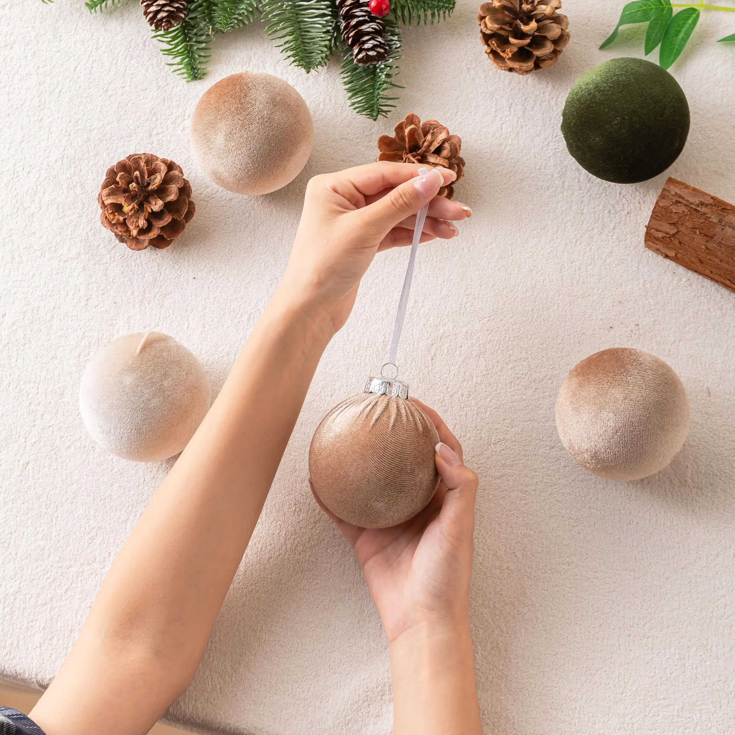 Description Picture 4 of item6cm Velvet Christmas Ornaments Balls 15pcs/Set Hanging Christmas Decoration Ball for Tree Indoor Decorations Home Decor Xmas
