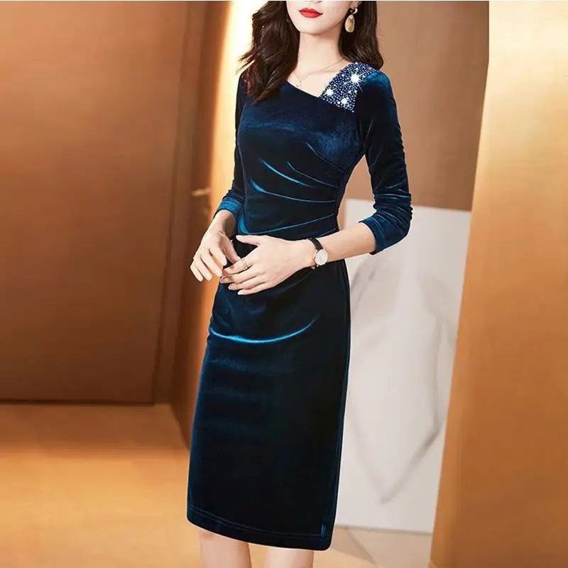 

Golden velvet dress for women spring and autumn 2023 new noble and fashionable long-sleeved thickened velvet buttock dresses