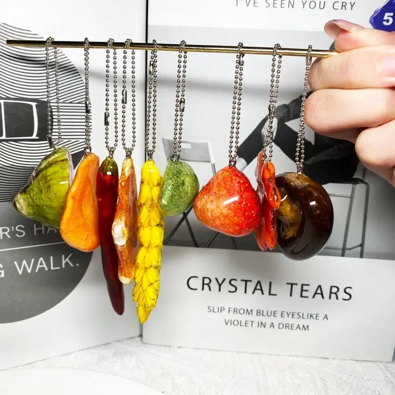 

Epoxy Resin Real Fruit Pendant Keychain Creative Natural Fruit Vegetable Chip Keychain Accessories Cute Strawberry Keyring Chain