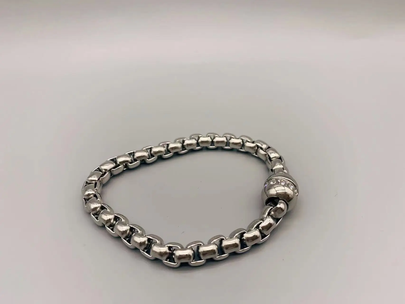 Le Han Jewelry Silver Box Chain Bracelet With Cubic Zirconia Magnet Clasp 8MM