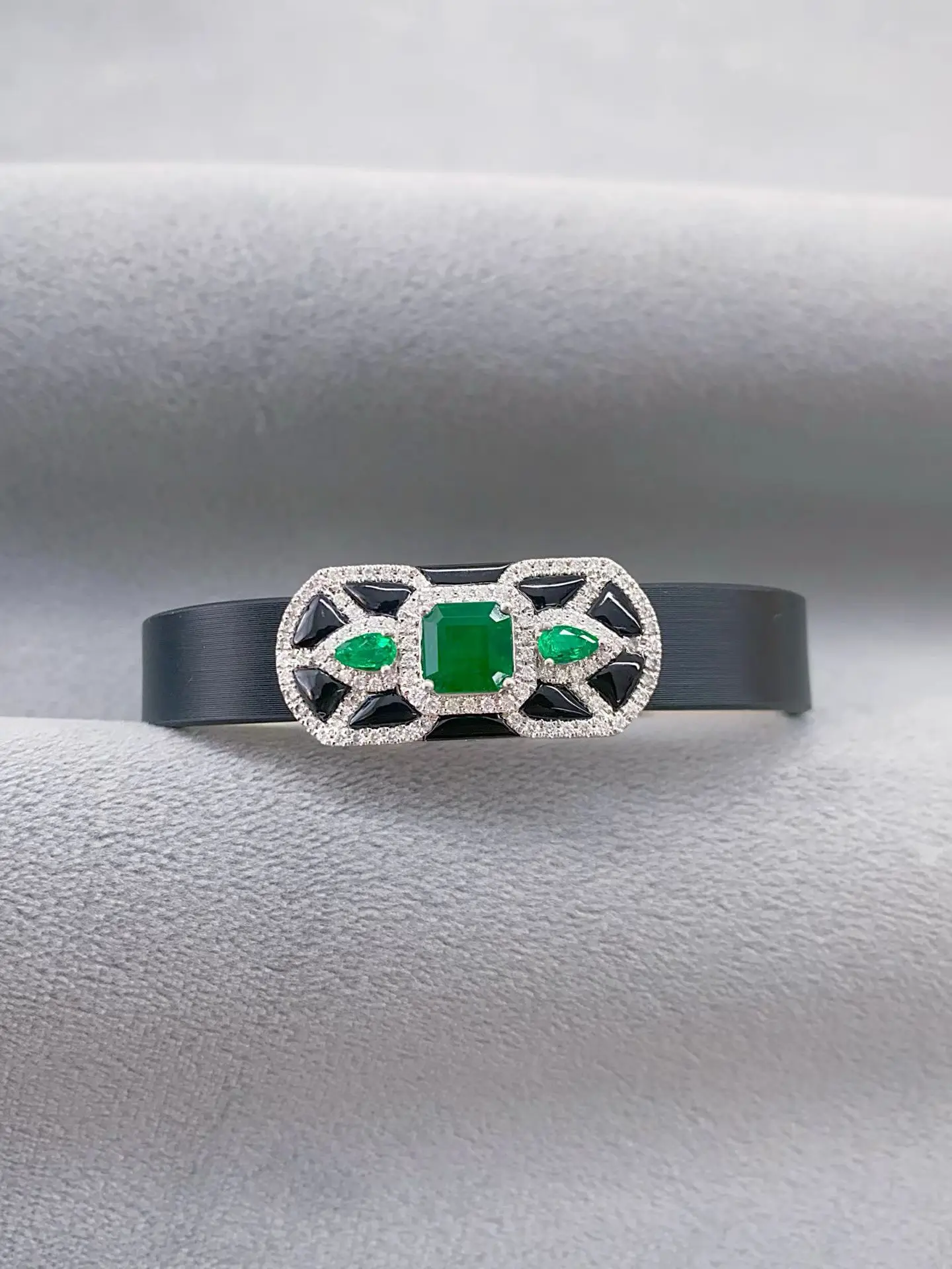 18K Solid Gold, Laboratory-Grown Diamond, Jadeite Buckle Pendant/Brooch Multifunctional Piece, High-End Jewelry Customization an - 5