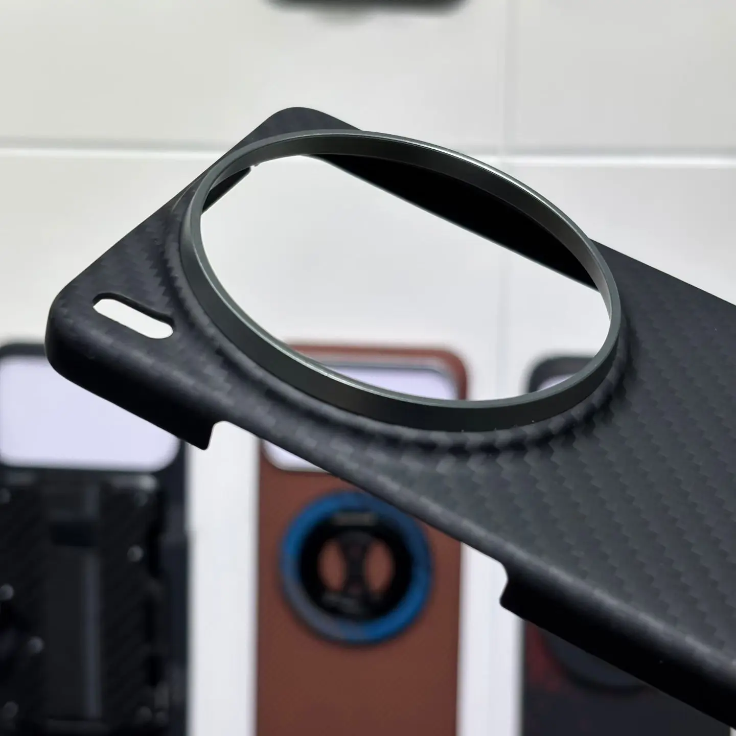 Ultra Thin Magnetic Aramid Carbon Fiber Case with MagSafe Compatibility