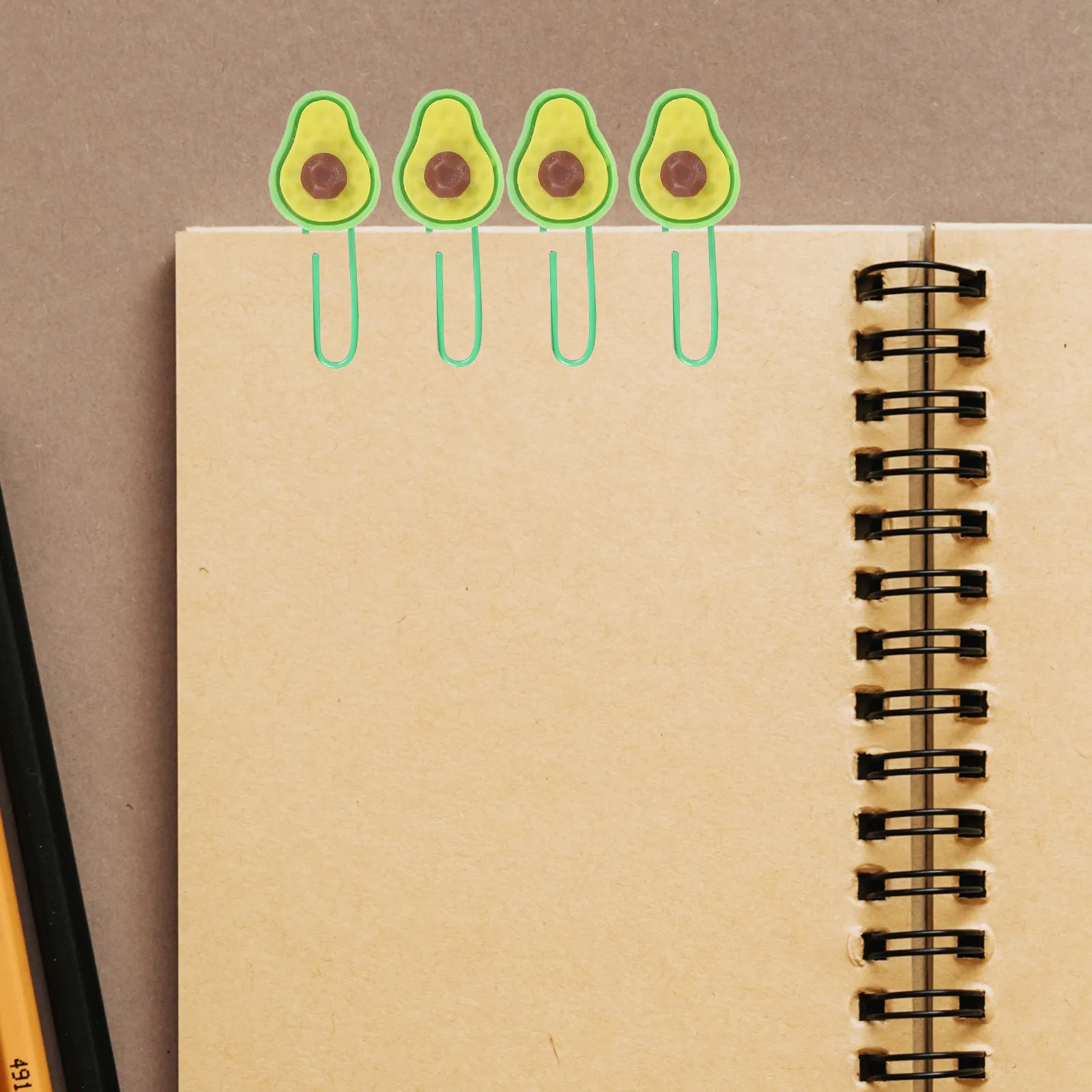 6Pcs 아보카도 모양의 종이 클립 사무실 학교를위한 과일 디자인 북마크 클램프 DIY 사진 앨범 카드 봉투 홀더 크리 에이 티브