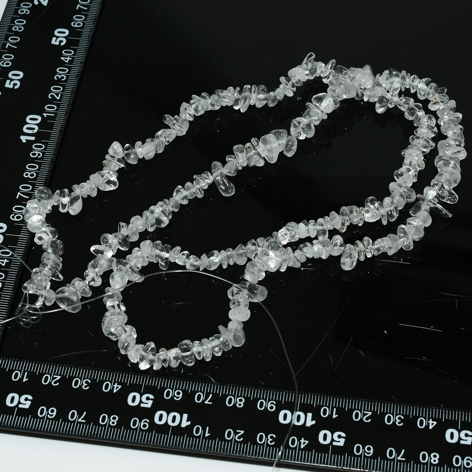 צ'יפס קוורץ לבן טבעי, גודל גס 5mm-8mm, אורך חוט 80cm