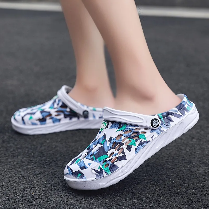 Men Sandals Outdoor Summer Beach Slippers Soft Bottom Hollow Garden Clogs Shoes Big Size Sports Slippers