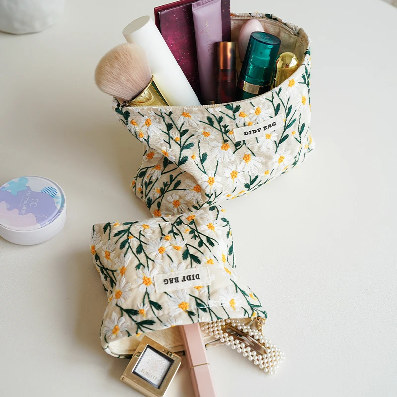 White Embroidery Daisy Women's Makeup Bag Portable Coin Purse Key Case Cosmetics Lipstick Storage Bag Commuter Liner Bag Ins 6