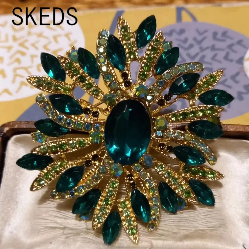 SKEDS Full Crystal Shining Boutique Blumenbrosche für Damen, übertriebene, exquisite Dekoration, Anstecknadel-Accessoires