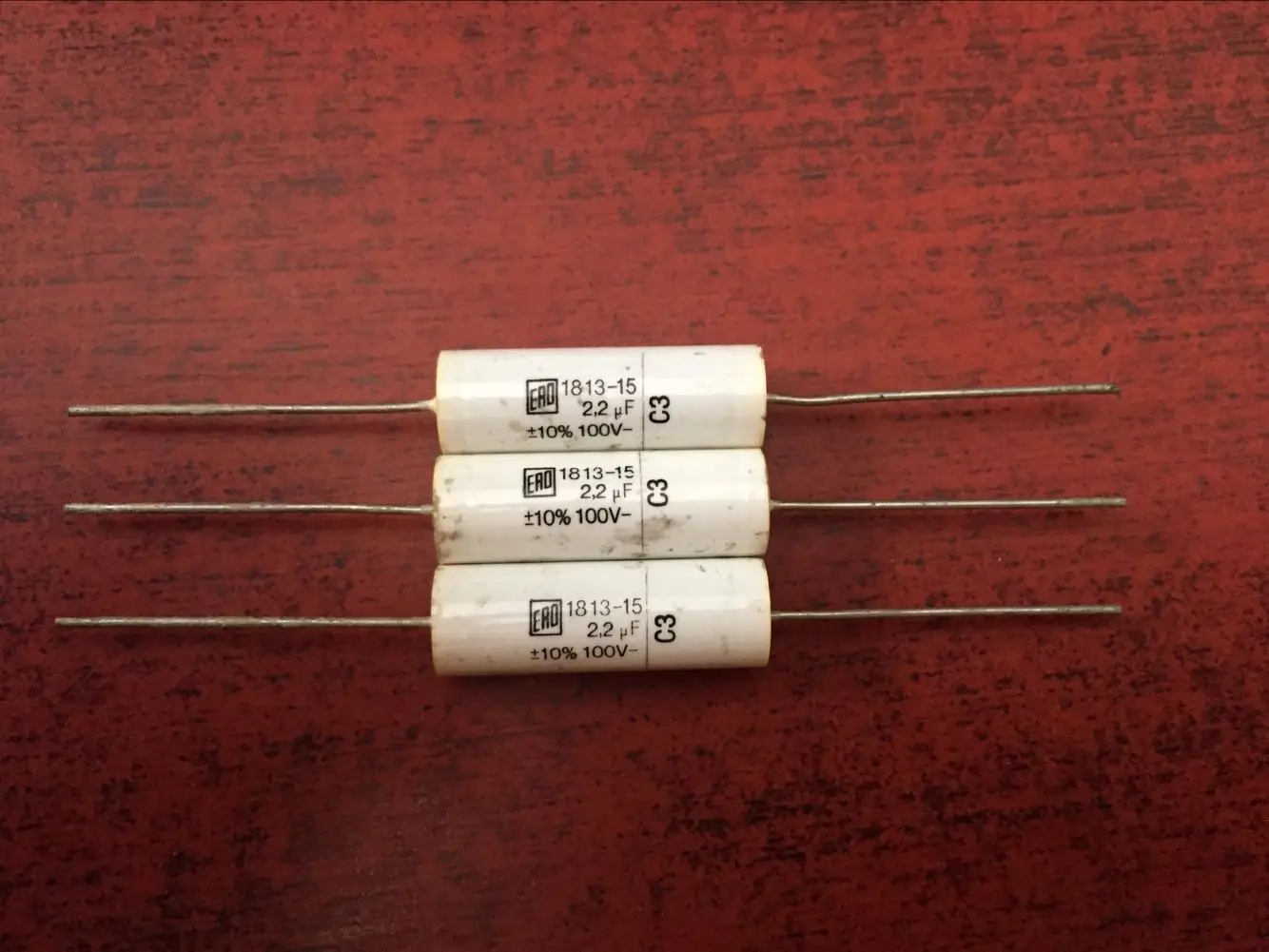

10PCS NEW VISHAY ERO MKT1813 2.2UF 100V 9X25MM axial film capacitor 225/100V HiFi audio MKT 1813 100V 2.2UF 225 2U2