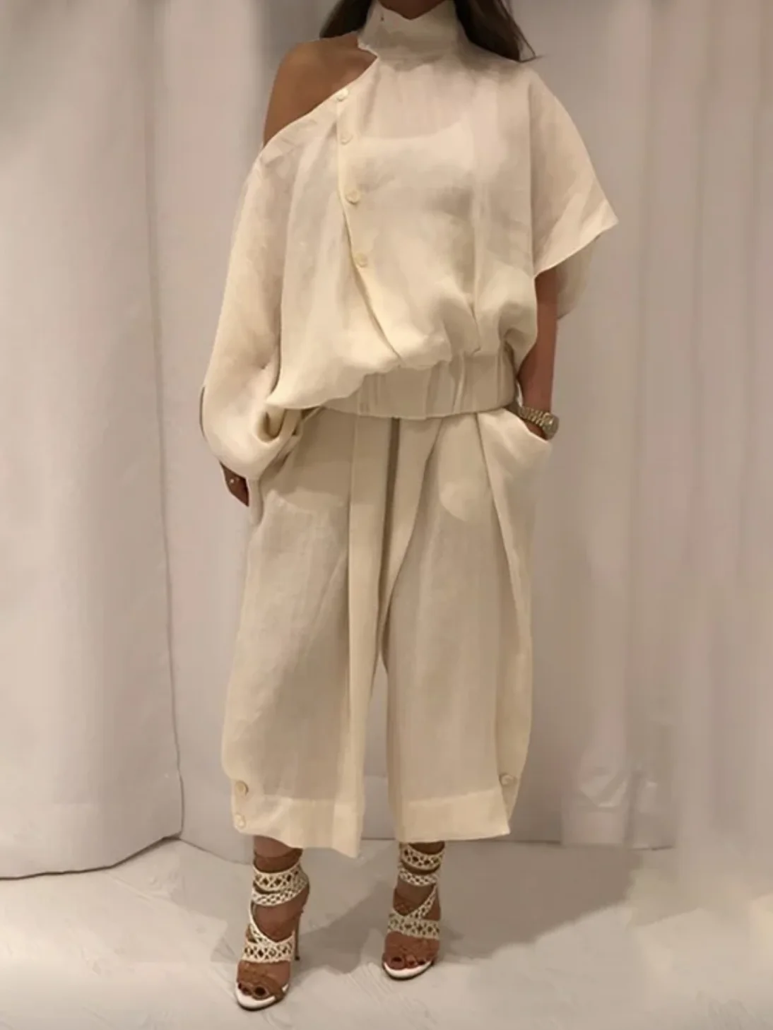 طقم نسائي كتان بنطلون و بلوزة