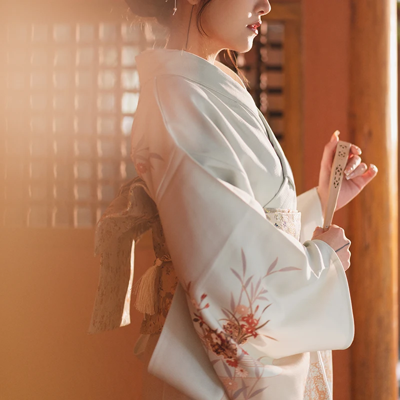 Costume Del Kimono Della Sfilata Di Moda, Giappone Immagine Editoriale
