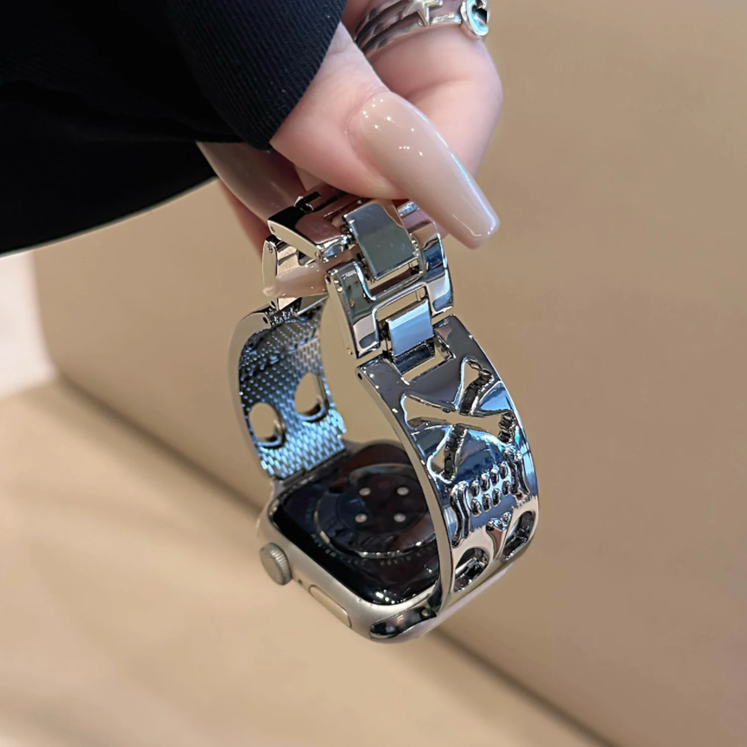 Personalisiertes Totenkopf-Metallarmband für Apple Watch 38/40/41/42/44/45/46 mm, einzigartiges Armband für iWatch Series Ultra S10/9/8/7/6 – Detail 14