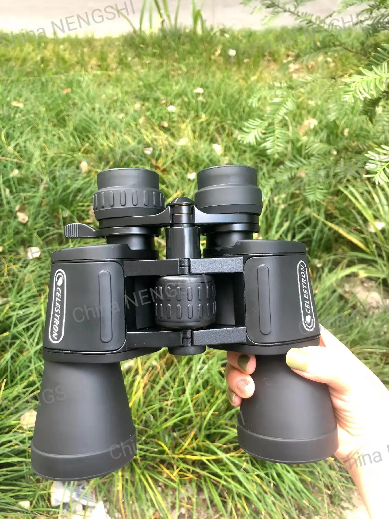 

Celestron UpClose G2 10-30x50 Zoom Porro Binocular Telescope Multi-Coated for Hunting Hiking Bird Watching Sport Events Travel