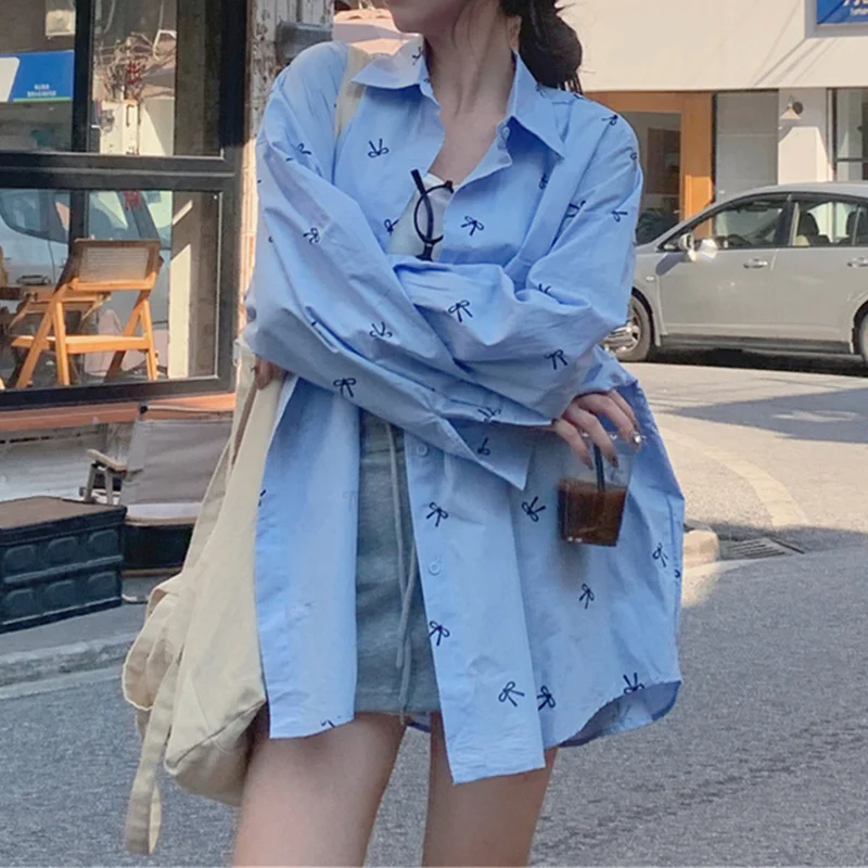 Camisa Y2K para mujer, blusa con estampado de lazo, cuello de solapa, botonadura sencilla, manga larga con bolsillo, ropa de calle de los años 2000