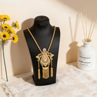 Collier luxueux et complexe, sculpté et incrusté, en or, style palais vintage, bijou essentiel pour les mariages et les occasions spéciales 1