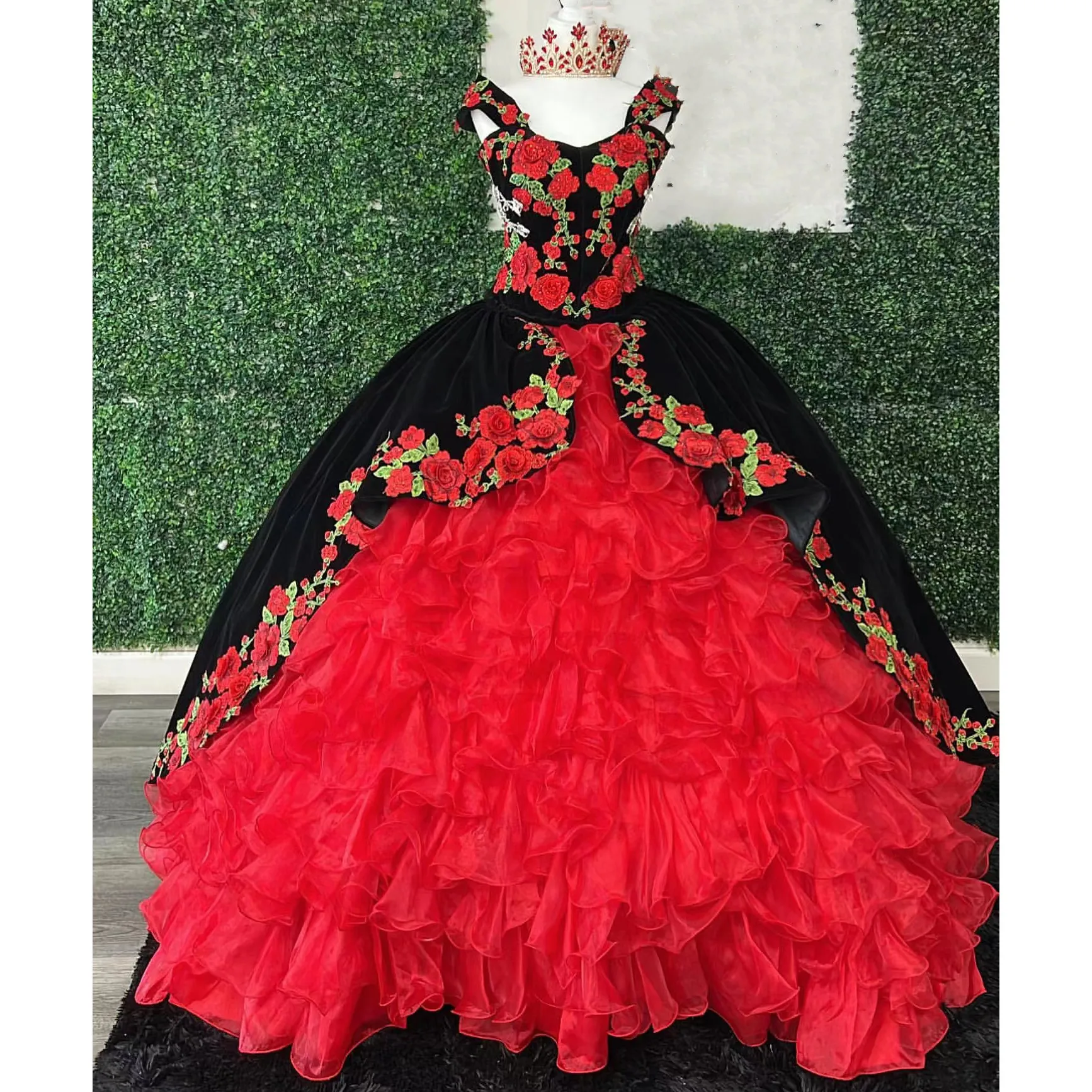 

Velvet Black And Red Quinceanera Dresses For Sweet Girls Bow Strapless Ball Gown Graduation Party Dress Vestido De 15 Anos