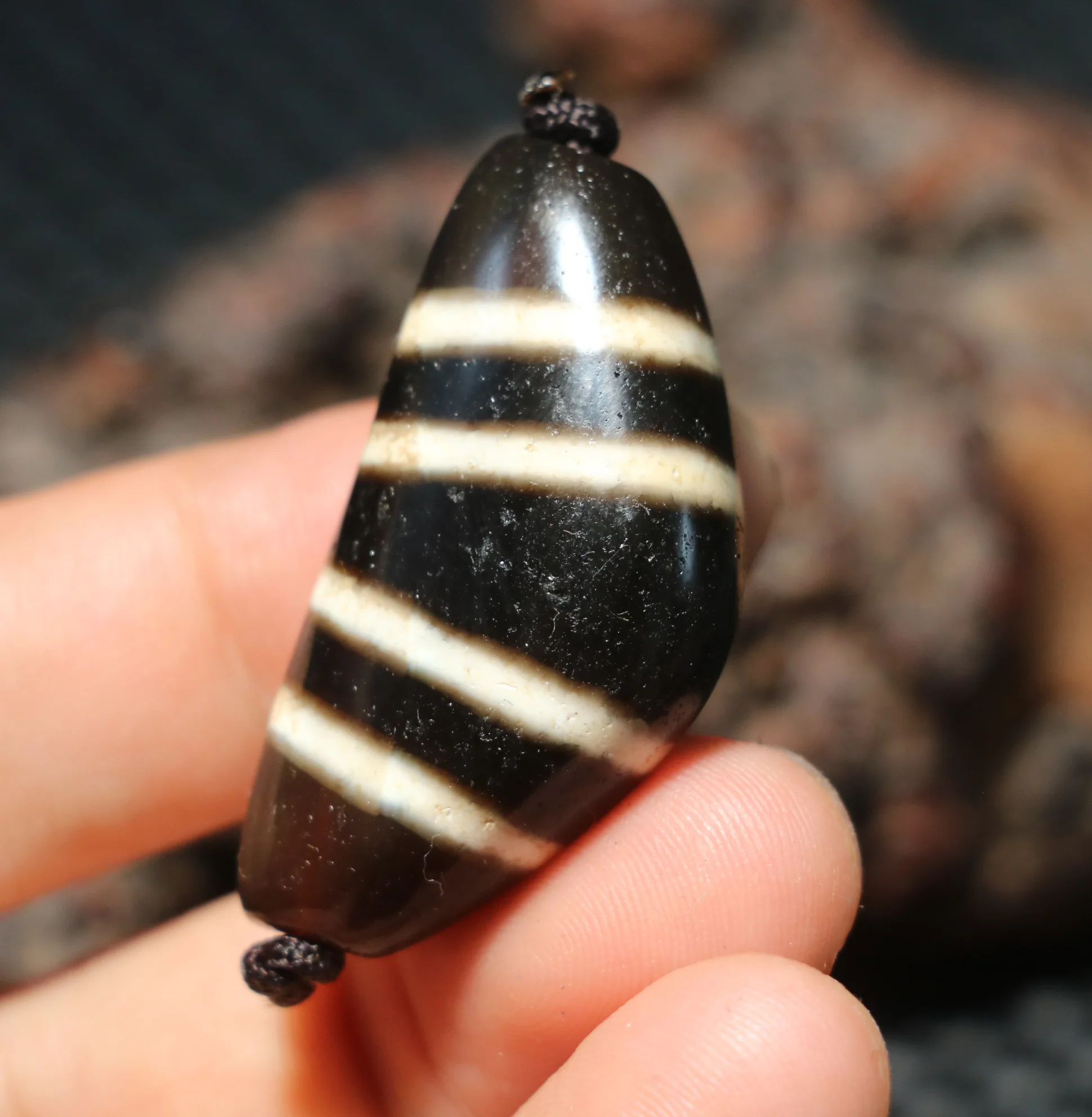 

Magic Power Tibetan Old Agate Line Type Healer Medicine Horn Shape dZi Bead Totem Pendant Amulet 4A+ LKbrother Sauces Top