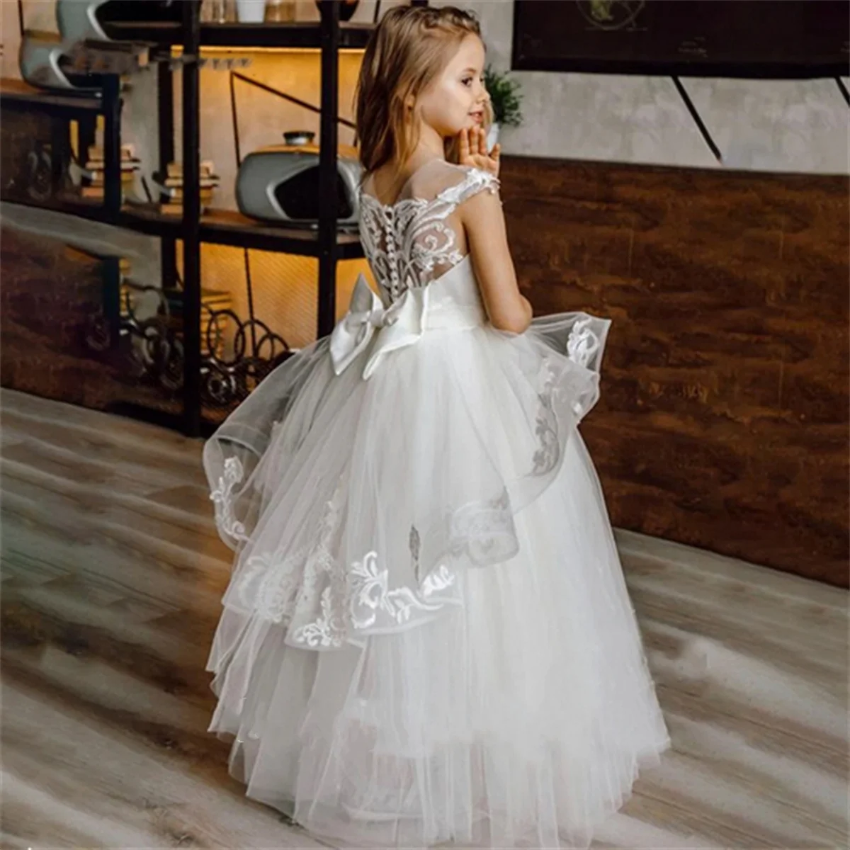 

Flower Girl Dresses Tulle Appliques With Butterfly Long Sleeve For Wedding Birthday Party First Communion Gown