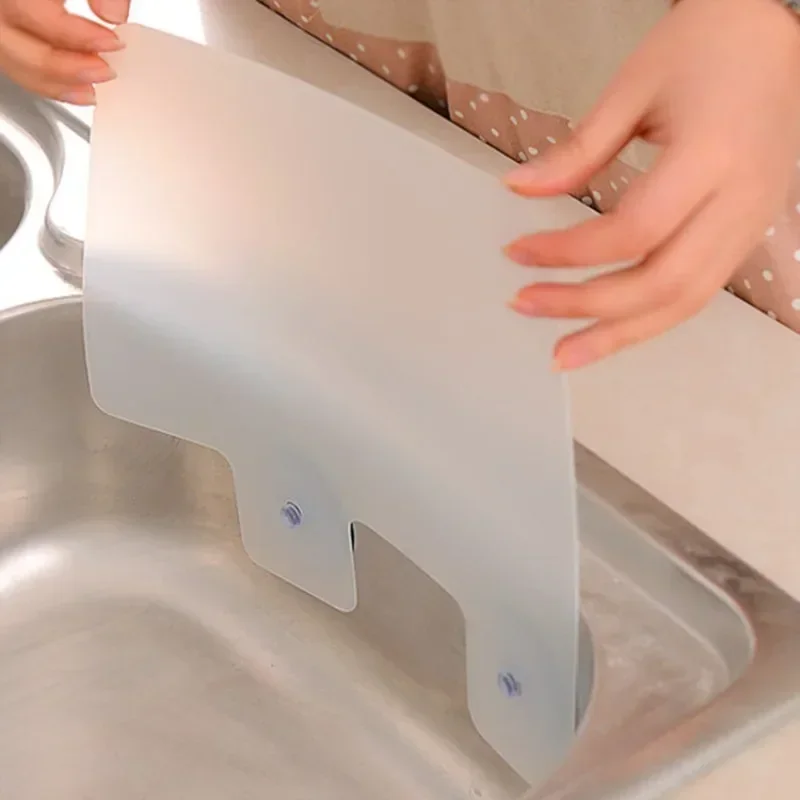 1 Pc Kitchen Sink Water Splash Guards with Sucker Waterproof Screen for Dish Fruit Vegetable Washing Anti-water Board PVC Flaps