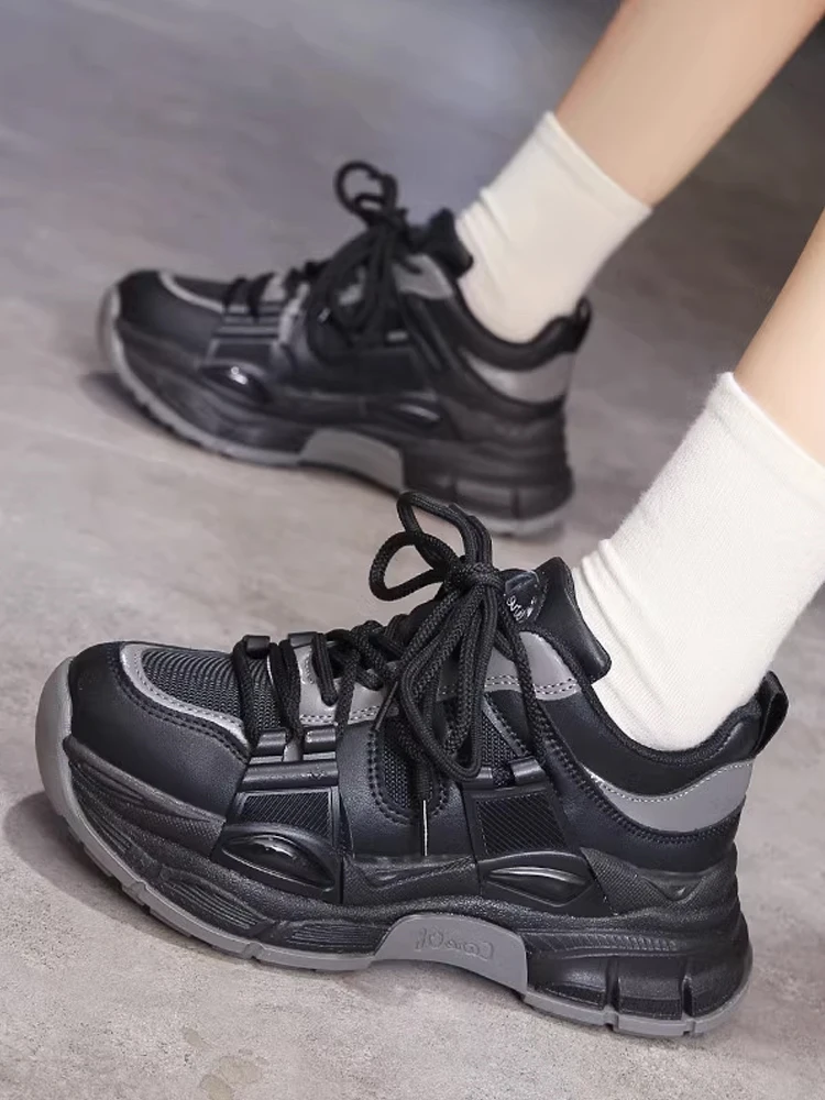 

Женские кроссовки на платформе, теннисные женские туфли на толстой подошве, повседневные кроссовки, модная обувь для тренировок с розовыми вставками из искусственной кожи и резины в рубчик, 2023