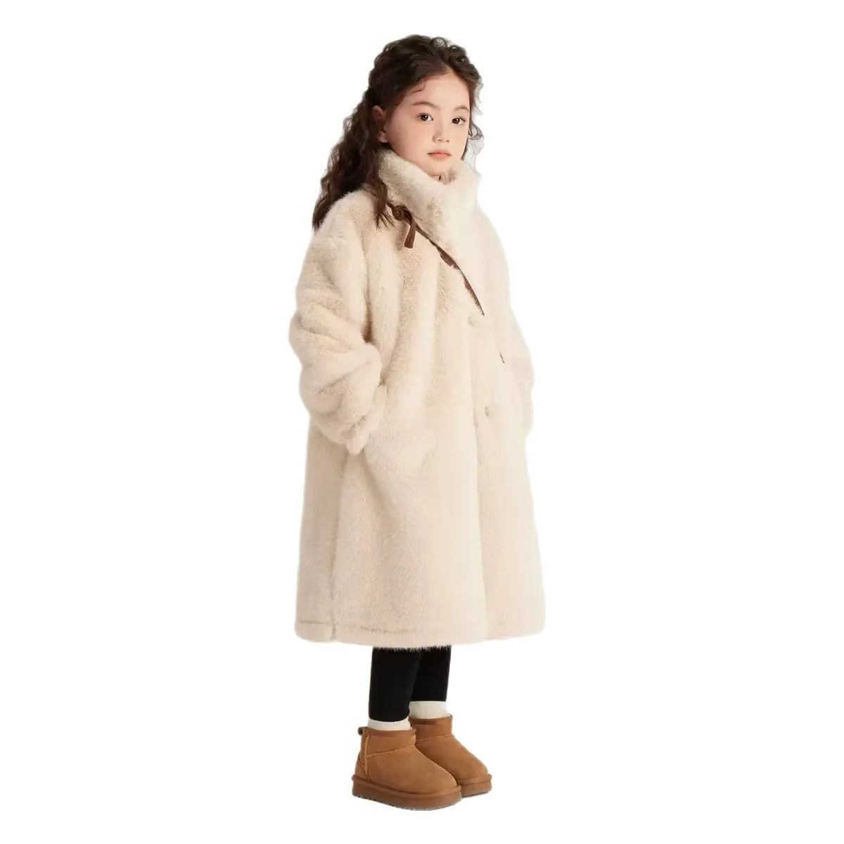 معطف شتوي طويل جديد للفتيات دافئ وسميك مع قطعة واحدة من الفرو. إنه اتجاه معاطف الفتيات