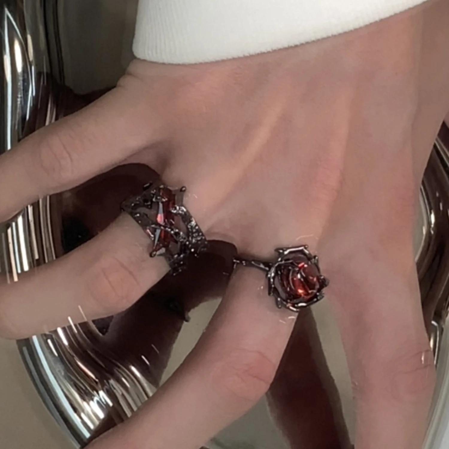 Bijoux vintage de style rétro punk rubis de style mode 2025, bague en cristal noir, pendentif géométrique, doigt ouvert, 1 pièce._voghion.com