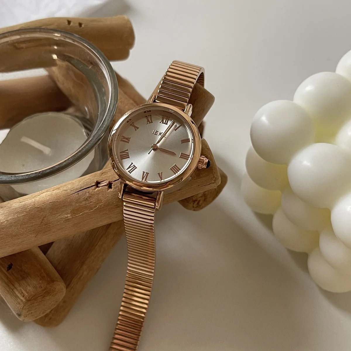 New in Watches for Women Gold Elegant Women's Quartz Bracelet Wristwatch on Hand Ladies Automatic Unique Clock Gift Girls