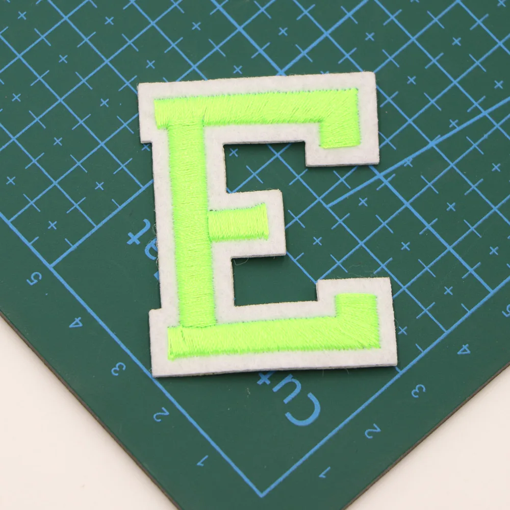 1PC Leuchtstoff Grüne Brief Alphabet Bestickte Patches Eisen auf Patches Applique Patches Diy Custom Name Abzeichen Reparatur Patcch – Detail 8