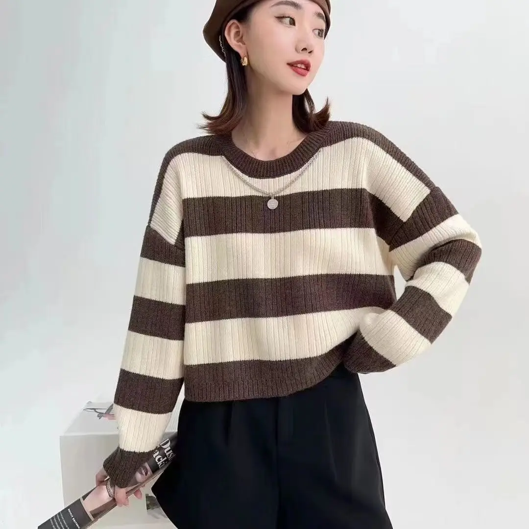 

Women's Round Neck Striped Sweater Black and White Thick Warm Winter Retro Contrast Knitted Sweate X54