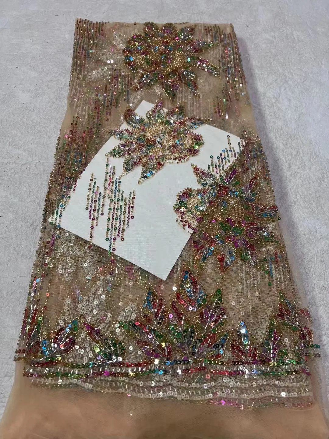 

Тяжелая бисерная кружевная ткань ручной работы Новые бусины 3D Цветочная аппликация Тюль кружевная ткань для свадебного вечернего платья