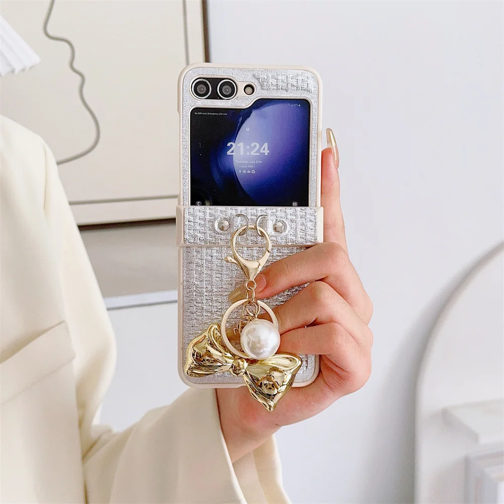 Elegant Silk Thread Texture Leather Phone Case with Gold Bowknot Pendants - Hard Hinge Protector