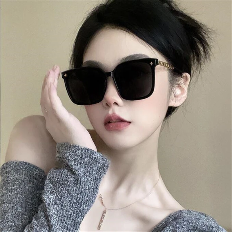 

Metal chain square sunglasses for women Summer UV protection advanced sense glasses Men and women with the same sunshade mirro