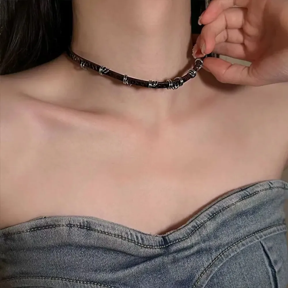 Brown Vintage Y2K Irregular Metal Circle Fine Leather Necklace Choker Gothic Sweet Cool Retro Leather Collar Choker Jewelry