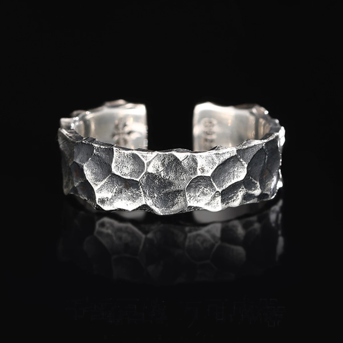 

Ring for Men Silver Color TOMYE J22T002 Fashion Casual Retro 8mm Copper Adjustable Finger Open Antique Jewelry Wedding Gifts