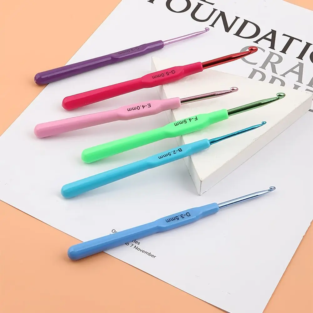 1pc Crochet Hook Knitting Needles Colorful Plastic Handle Aluminum Crochet Hooks Template Knit Needles Weave DIY Crafts