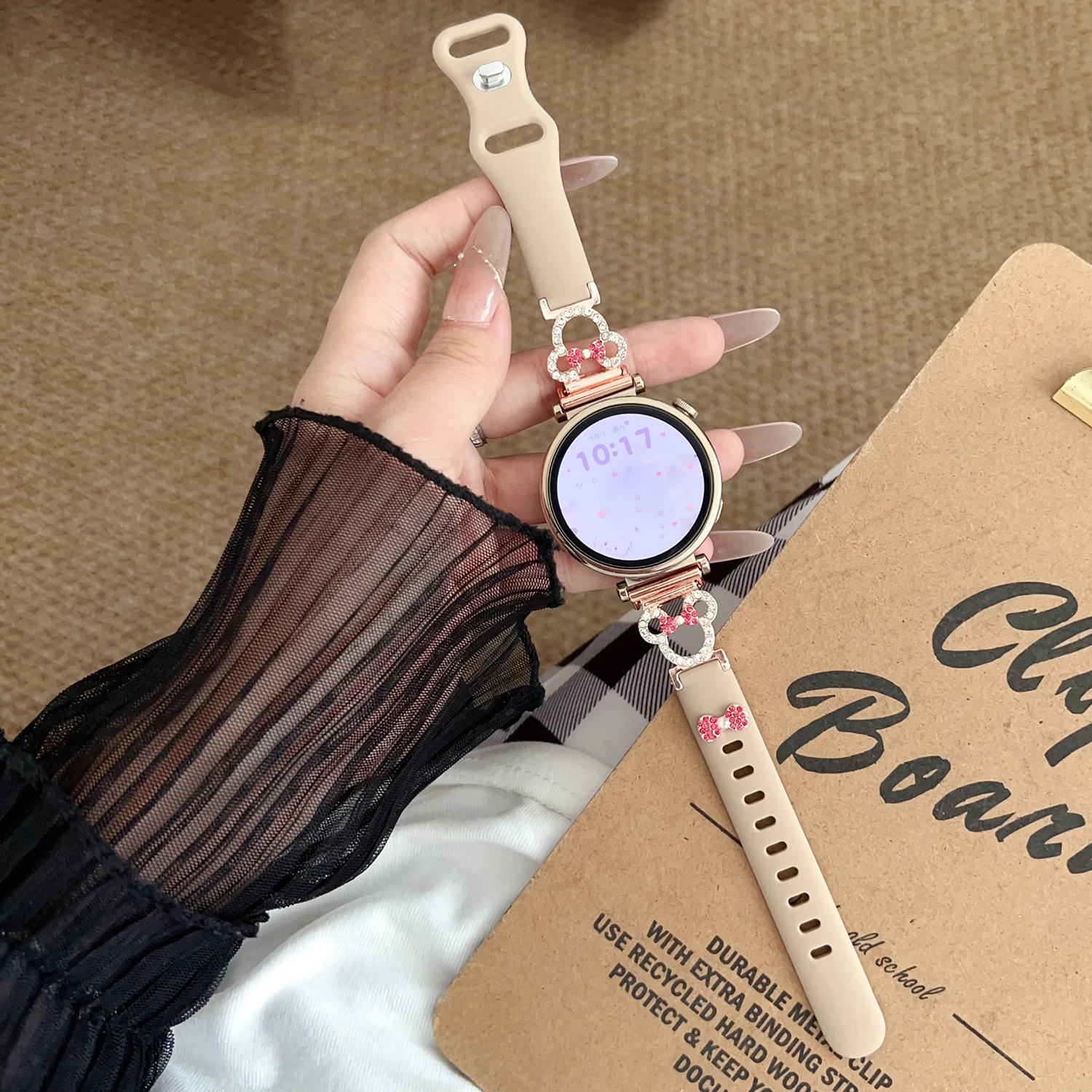 Elegant Diamond-Studded Silicone Metal Strap, Universal Fit 18/20mm – Lightweight & Fashionable