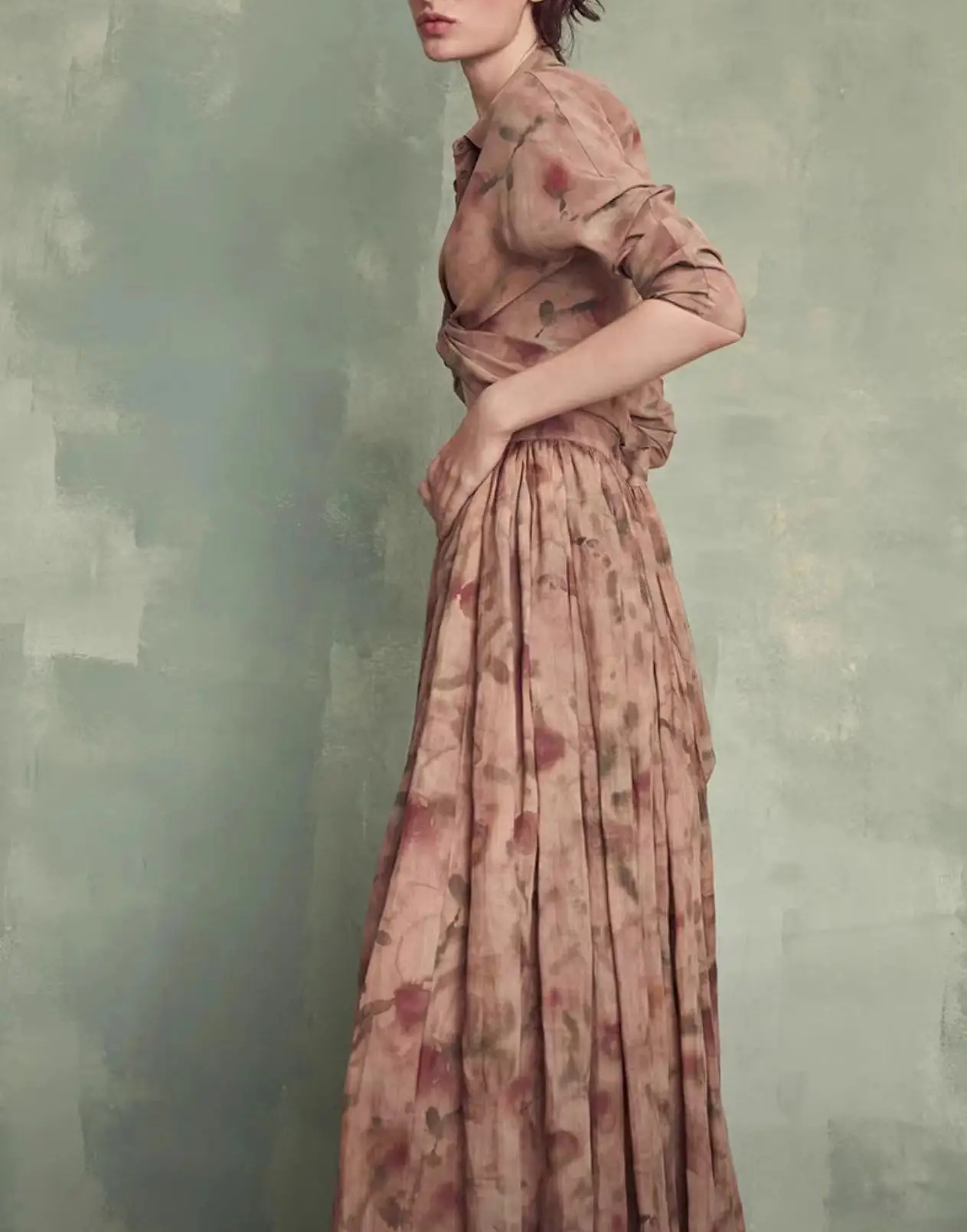 Рисунок 3 - Женская винтажная шелковая блузка с длинным рукавом