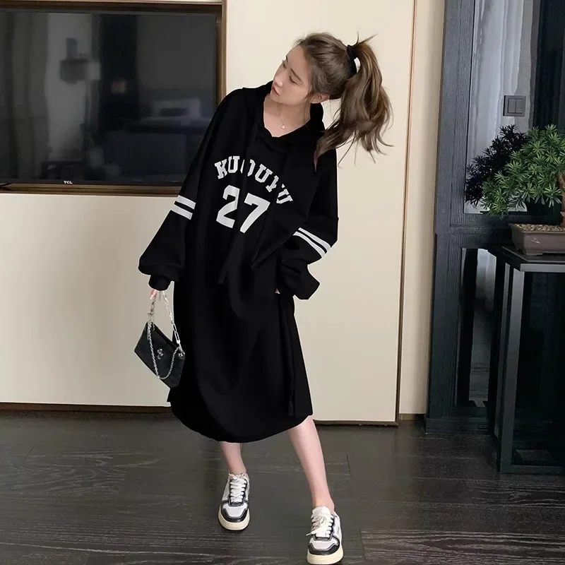 فستان سويت شيرت أنيق مقاس كبير لربيع وخريف نمط جديد يغطي البطن فستان كسول غير رسمي فوق الركبة للنساء مقاس كبير