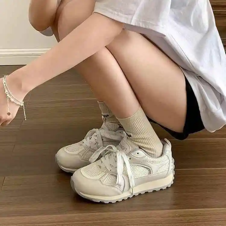여성 캐주얼 스포츠화 메쉬 경량 두꺼운 밑창 네트 표면 스프링 키높이 레저 아빠 신발 인기 스타일