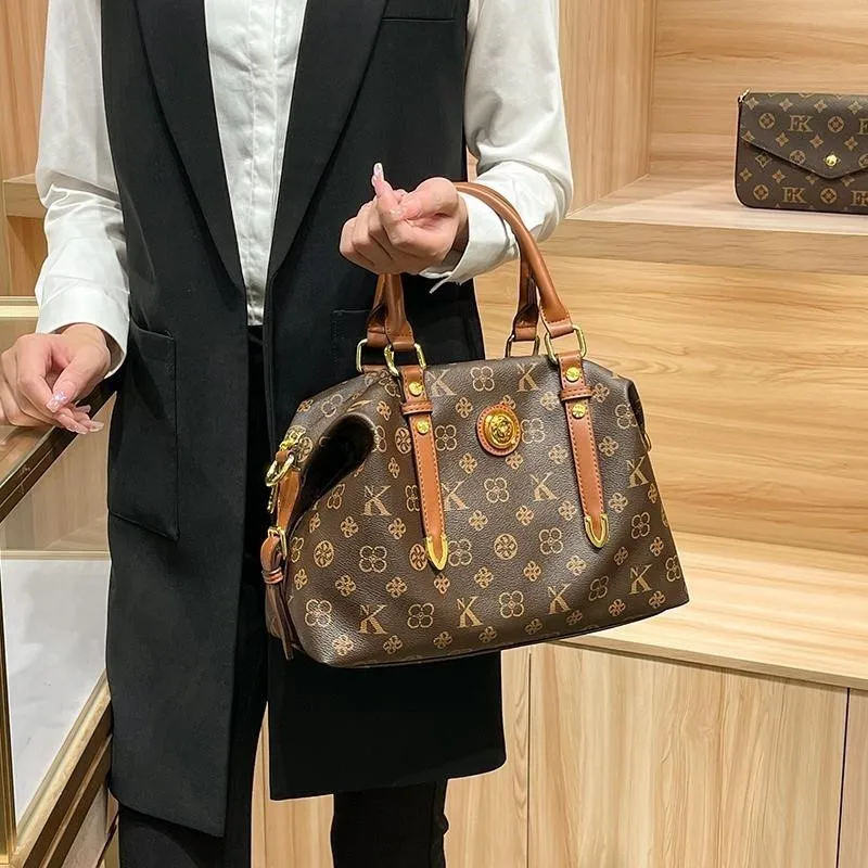 حقيبة يد نسائية فاخرة وخفيفة الوزن لعام 2025، بتصم...