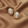 Mode irrégulière perle boucles d'oreilles femme 2025 à la mode rétro couleur or simulé perle boucles d'oreilles pour les femmes bijoux de mariage