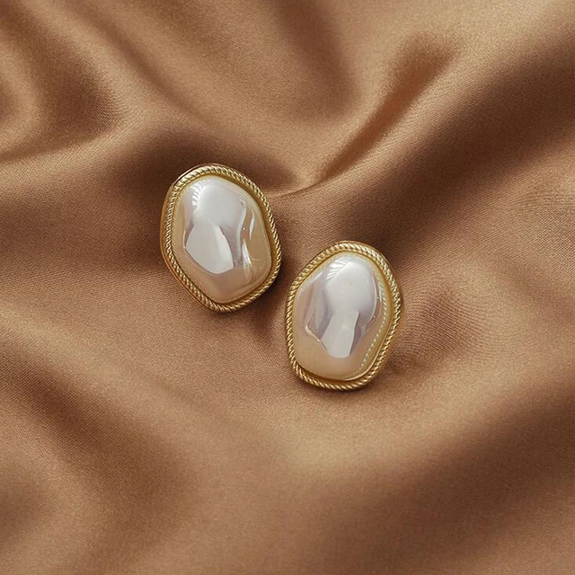 Mode irrégulière perle boucles d'oreilles femme 2025 à la mode rétro couleur or simulé perle boucles d'oreilles pour les femmes bijoux de mariage
