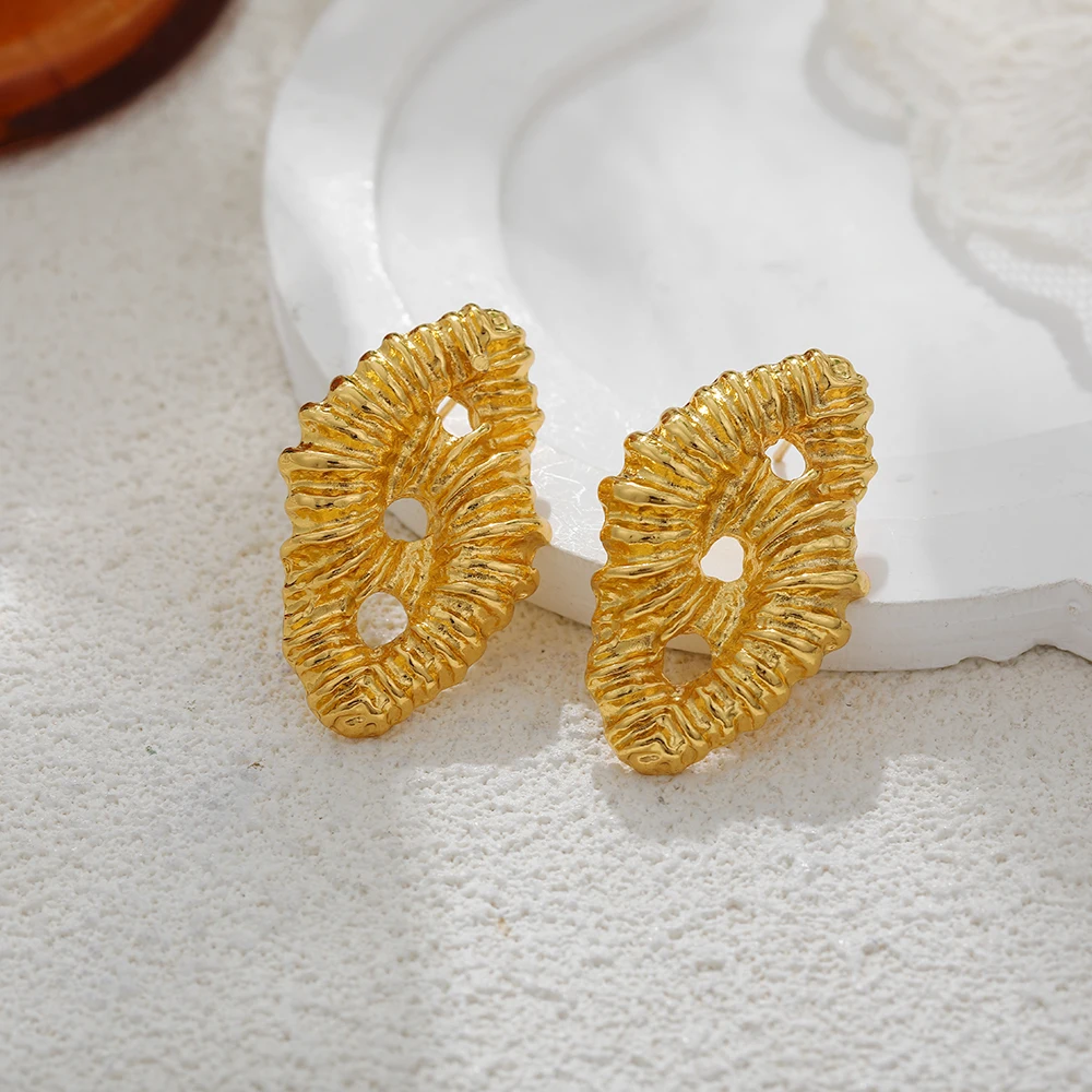 Lava Textured Spiral Twisted Personality Designer Style Statement Waterproof Stud Earrings for Women Creative Jewelry Pendientes