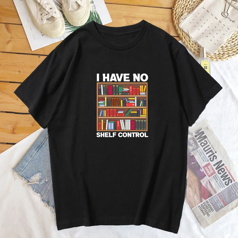 

Футболка женская с графическим принтом «Книга с полками»