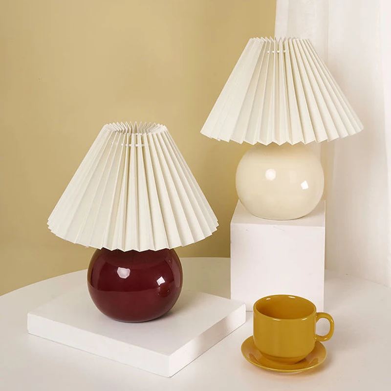 

Pleated Ceramic Table Lamp Bedroom INS Girl Nordic Bedside Lamp Creative Retro Night Light Fabric Desk Lamp